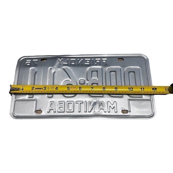 Vtg 1976 Manitoba Canada Collectible License Plate Original Yellow Tag DDB 611 - Picture 3 of 3